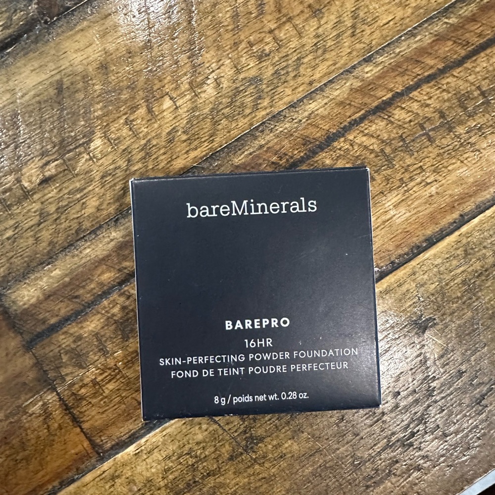 bareMinerals BarePro 16HR Powder Foundation - Black Packaging